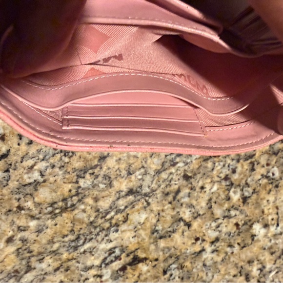 MCM Tri-Color Wallet with Gold Accents - Picture 13 of 16